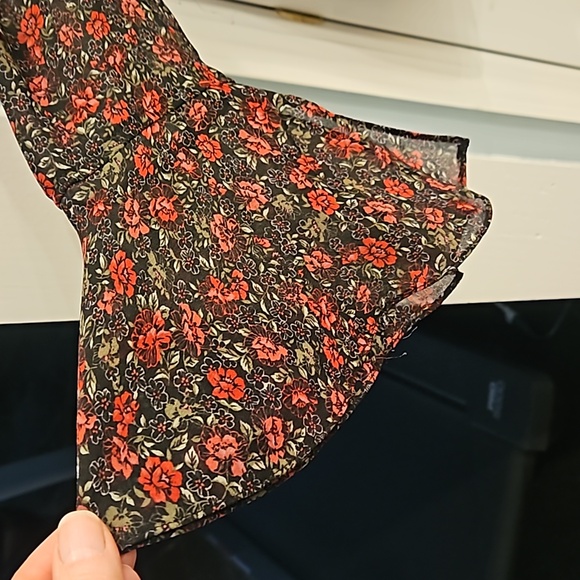 Red and black blouse - Picture 2 of 4